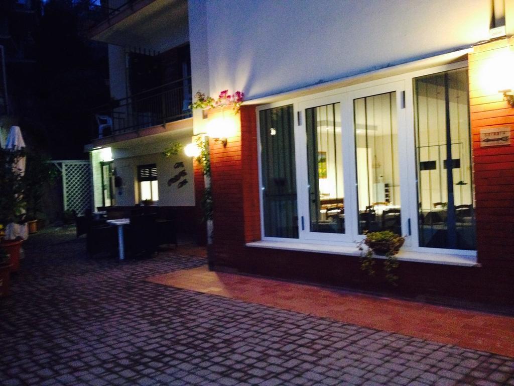 Albergo Oasi Finale Ligure Exterior photo