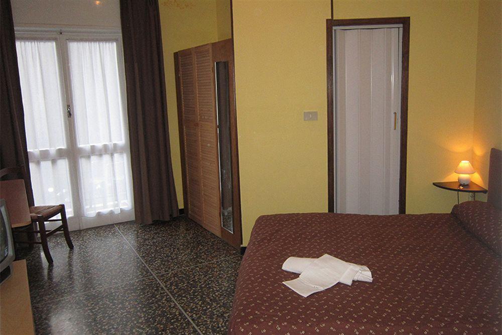 Albergo Oasi Finale Ligure Exterior photo