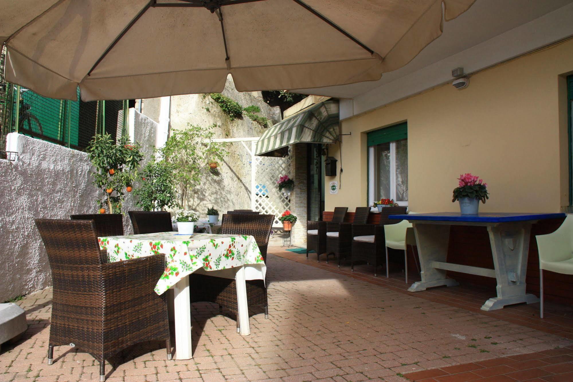 Albergo Oasi Finale Ligure Exterior photo